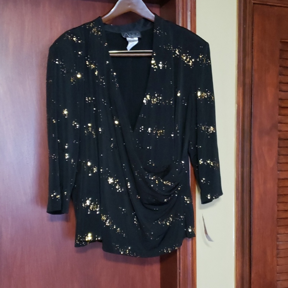 Cape - Picture 2 of 2